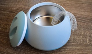 Zima pod with a ClearCorrect aligner