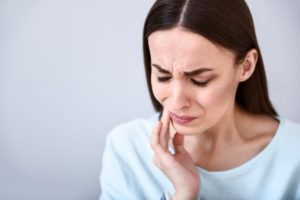 woman dental pain